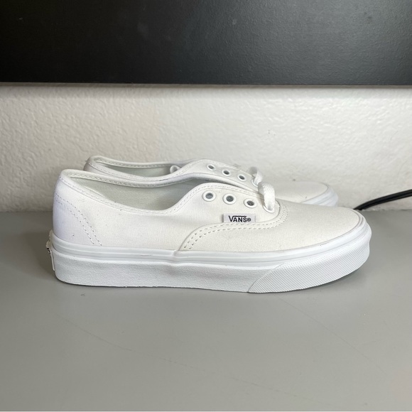 Vans - Picture 1 of 7
